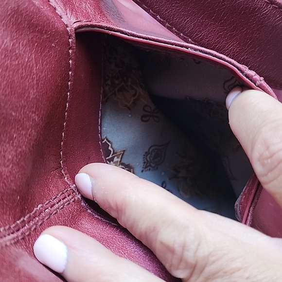 HOBO International Cardinal Red Distressed Leather Crossbody - Picture 9 of 17